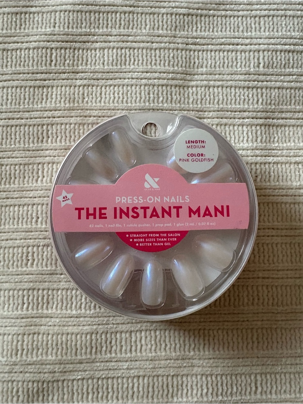 Olive & June The Instant Mani Press-On Nails - white Iridescent